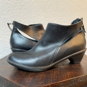 Dansko 41 Bonita Leather Back Zip Bootie